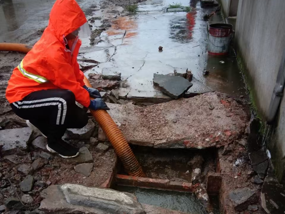 博兴专业清理污水池 炜誉市政以规范流程守护城市 “肠道”