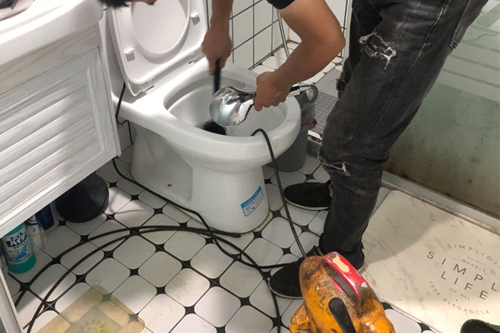 博兴马桶堵塞自己疏通还是找师傅?专业上门服务让你省时更省心
